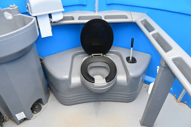 Best Porta potty delivery and setup  in Earlington, KY